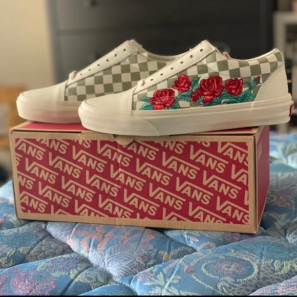 vans rose embroidery old skool dx